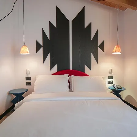 Bazaar Center 4* טיראנה