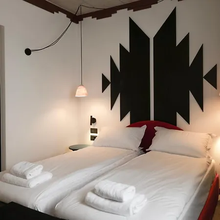 Bazaar Center Hotel Tirana